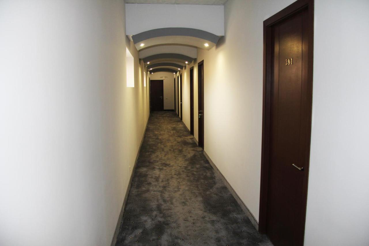 Nice Hotel Yerevan Luaran gambar